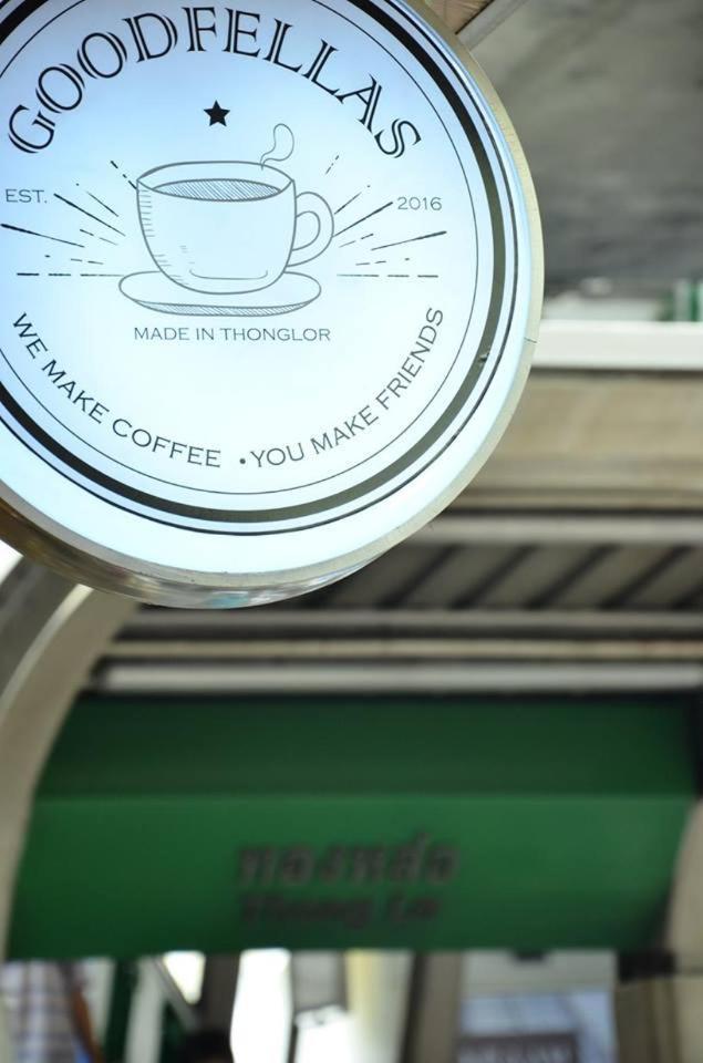 Goodfellas Cafe&Hostel Bangkok Exterior foto