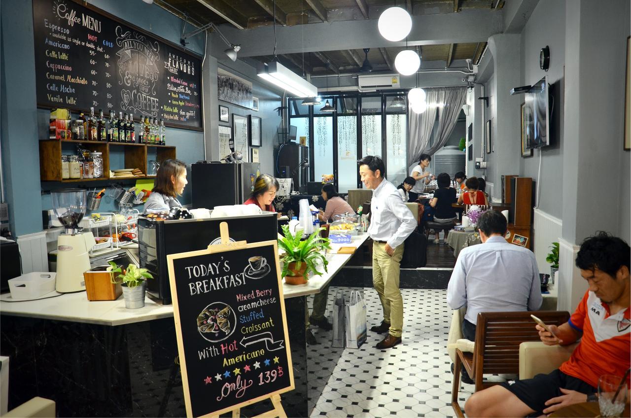 Goodfellas Cafe&Hostel Bangkok Exterior foto