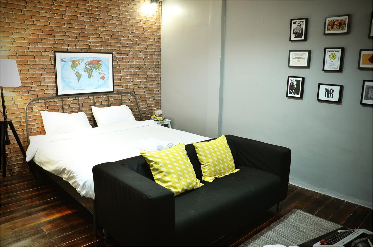 Goodfellas Cafe&Hostel Bangkok Exterior foto
