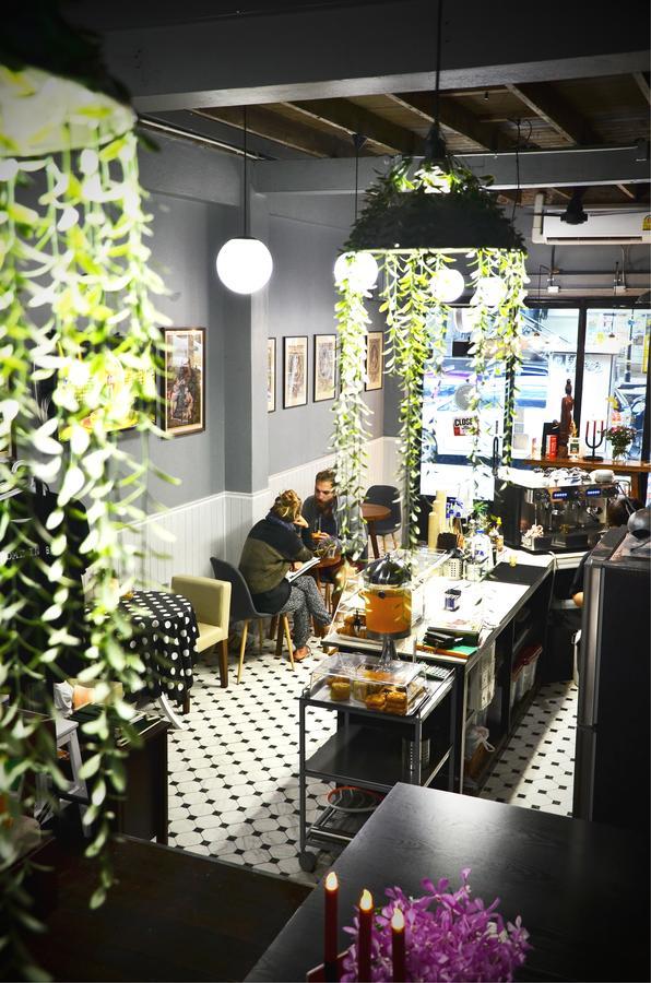 Goodfellas Cafe&Hostel Bangkok Exterior foto